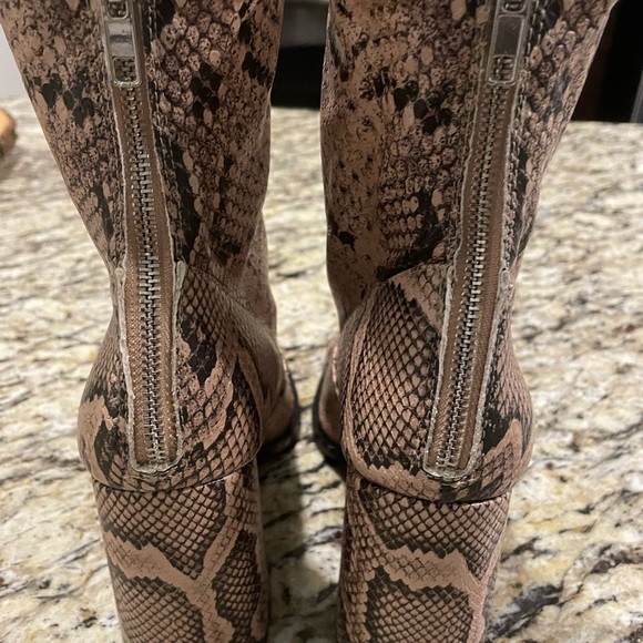 Snake skin ankle boots 9 - Picture 4 of 5